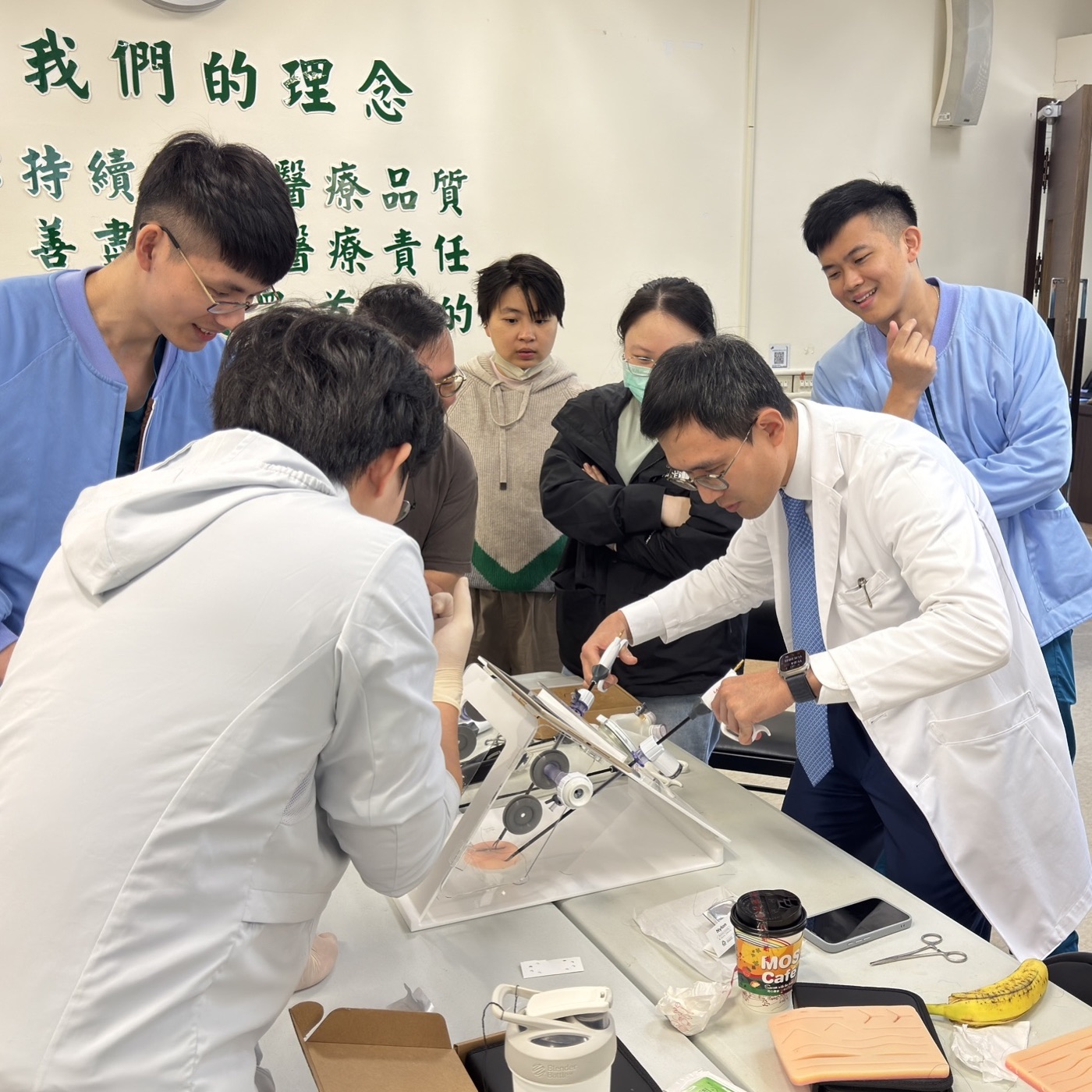 許志豪醫師教學微創手術技巧